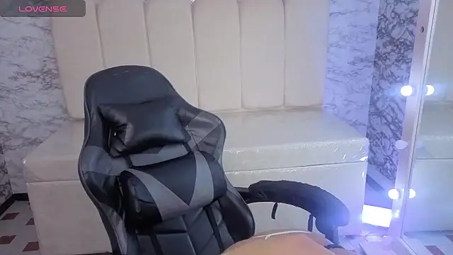 Snapshot of Cute_Martina_v chatting on November 2025 12:36:02 PM Cute Martina v online show from November 2025 12:36:02 PM