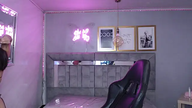 Snapshot of Cute_Martina_v chatting on November 2025 08:08:02 PM Cute Martina v online show from November 2025 08:08:02 PM