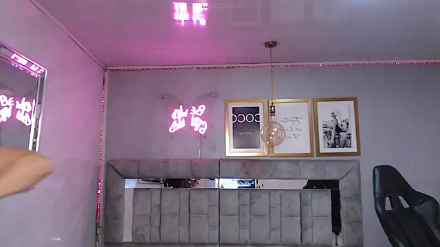 Snapshot of Cute_Martina_v chatting on November 2025 08:09:01 PM Cute Martina v online show from November 2025 08:09:01 PM