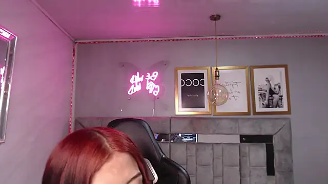 Snapshot of Cute_Martina_v chatting on December 2025 08:02:02 PM Cute Martina v online show from December 2025 08:02:02 PM