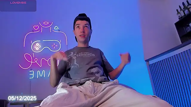 Snapshot of Dallen_Grant chatting on December 2025 12:36:02 PM Dallen Grant online show from December 2025 12:36:02 PM