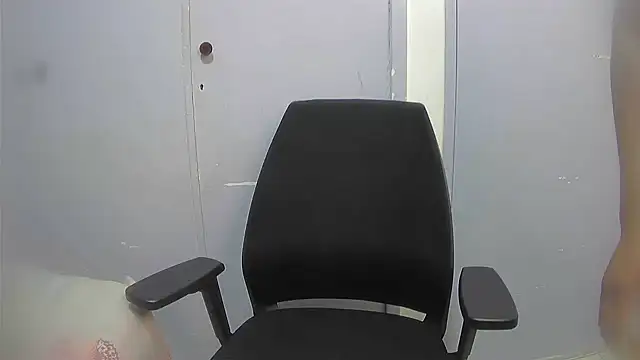 Snapshot of ThePeacheese chatting on December 2025 08:04:02 PM ThePeacheese online show from December 2025 08:04:02 PM