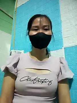 Snapshot of Donatella28 chatting on October 2025 12:50:02 PM Donatella28 online show from October 2025 12:50:02 PM