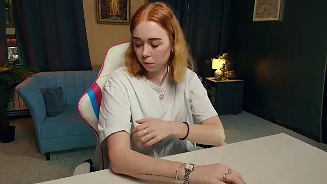 Snapshot of AddieOsler chatting on November 2025 07:47:01 PM AddieOsler online show from November 2025 07:47:01 PM