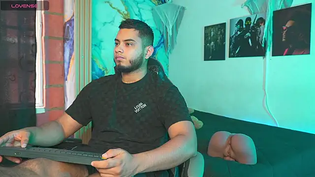 Snapshot of Tiler_wolker chatting on November 2025 07:15:02 PM Tiler wolker online show from November 2025 07:15:02 PM