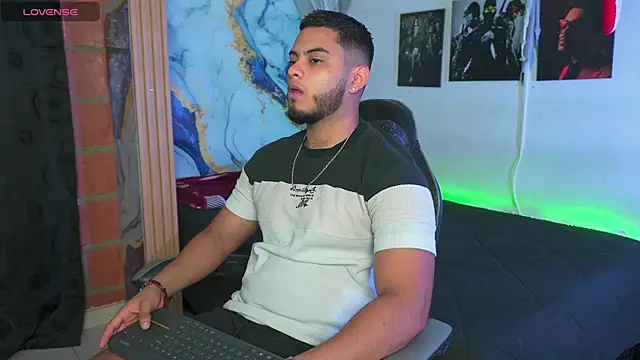 Snapshot of Tiler_wolker chatting on November 2025 10:30:02 PM Tiler wolker online show from November 2025 10:30:02 PM