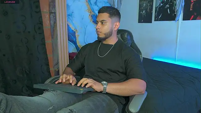 Snapshot of Tiler_wolker chatting on November 2025 01:29:01 AM Tiler wolker online show from November 2025 01:29:01 AM