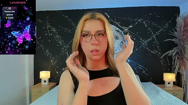 Snapshot of JanneBlossom_ chatting on December 2025 09:42:01 PM JanneBlossom online show from December 2025 09:42:01 PM