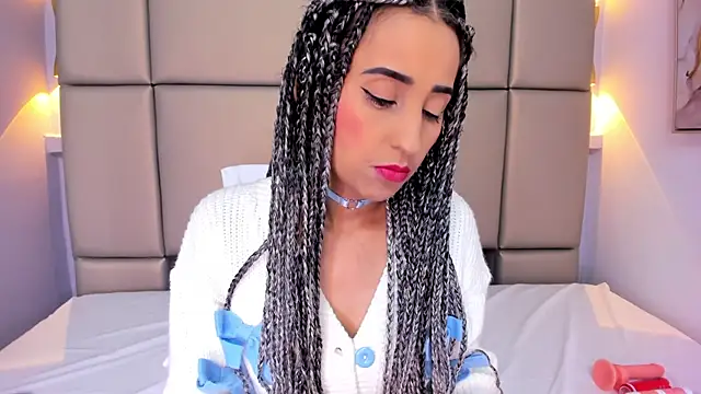 violett rabbit  online show from November 2025 12:30:01 PM