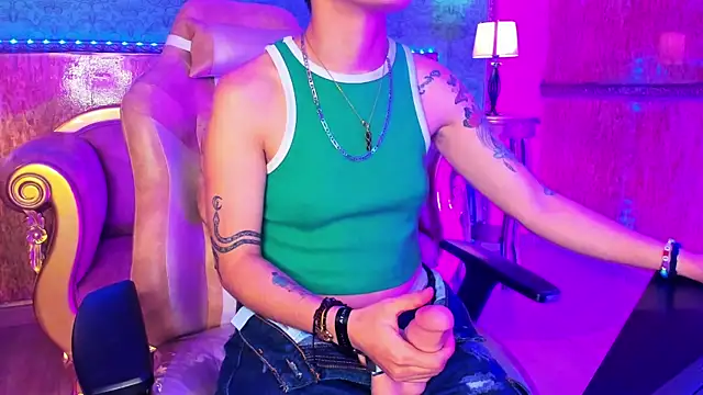 Snapshot of Ale_sweety_ chatting on November 2025 12:16:01 PM Ale sweety online show from November 2025 12:16:01 PM