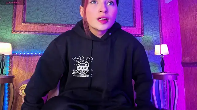 Snapshot of Ale_sweety_ chatting on November 2025 12:37:02 PM Ale sweety online show from November 2025 12:37:02 PM