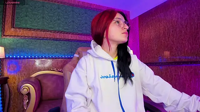 Snapshot of Ale_sweety_ chatting on November 2025 12:19:02 PM Ale sweety online show from November 2025 12:19:02 PM