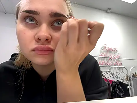 Snapshot of MilaRaven chatting on December 2025 06:41:01 AM MilaRaven online show from December 2025 06:41:01 AM