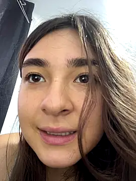 Snapshot of Valentina_ro chatting on November 2025 03:56:02 PM Valentina ro online show from November 2025 03:56:02 PM