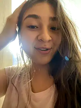 Snapshot of Valentina_ro chatting on December 2025 04:24:02 PM Valentina ro online show from December 2025 04:24:02 PM