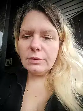 Snapshot of Lana-murr chatting on November 2025 06:44:01 AM Lana-murr online show from November 2025 06:44:01 AM