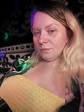 Snapshot of Lana-murr chatting on November 2025 06:03:01 AM Lana-murr online show from November 2025 06:03:01 AM