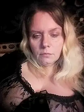 Snapshot of Lana-murr chatting on November 2025 06:42:02 PM Lana-murr online show from November 2025 06:42:02 PM