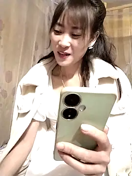 Snapshot of Em_xinh01 chatting on December 2025 01:33:02 AM Em xinh01 online show from December 2025 01:33:02 AM