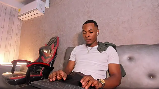 Snapshot of for_itan chatting on November 2025 12:52:01 PM for itan online show from November 2025 12:52:01 PM