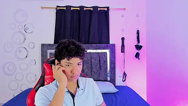 Snapshot of Maximiliano_Khalil chatting on November 2025 08:05:01 PM Maximiliano Khalil online show from November 2025 08:05:01 PM