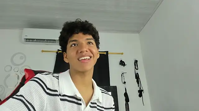 Snapshot of Maximiliano_Khalil chatting on November 2025 07:02:02 PM Maximiliano Khalil online show from November 2025 07:02:02 PM