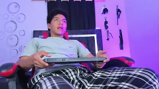 Snapshot of Maximiliano_Khalil chatting on December 2025 07:41:01 PM Maximiliano Khalil online show from December 2025 07:41:01 PM