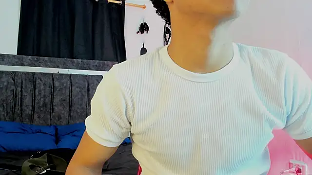 Snapshot of Maximiliano_Khalil chatting on December 2025 07:33:02 PM Maximiliano Khalil online show from December 2025 07:33:02 PM