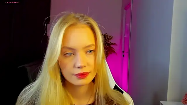 Snapshot of Melanie_Ryer chatting on November 2025 01:17:02 AM Melanie Ryer online show from November 2025 01:17:02 AM