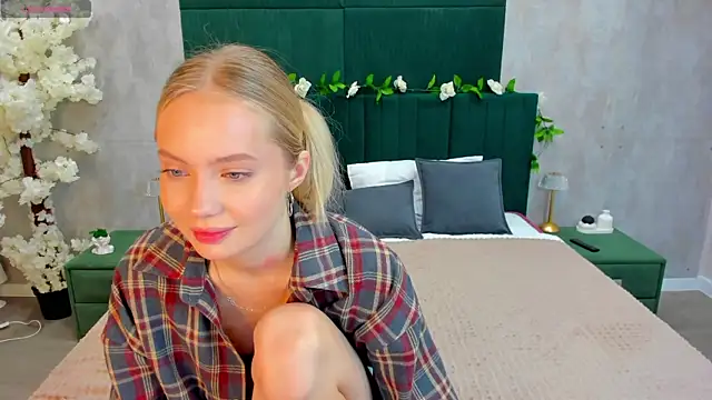 Snapshot of Melanie_Ryer chatting on November 2025 01:37:01 AM Melanie Ryer online show from November 2025 01:37:01 AM