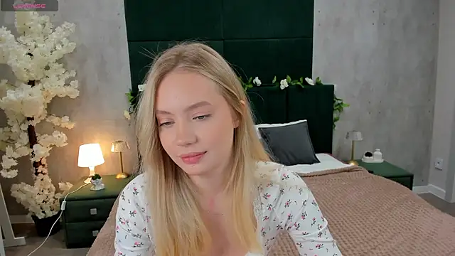 Snapshot of Melanie_Ryer chatting on November 2025 11:35:01 PM Melanie Ryer online show from November 2025 11:35:01 PM