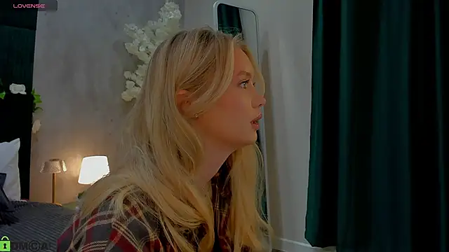 Snapshot of Melanie_Ryer chatting on November 2025 01:04:02 AM Melanie Ryer online show from November 2025 01:04:02 AM