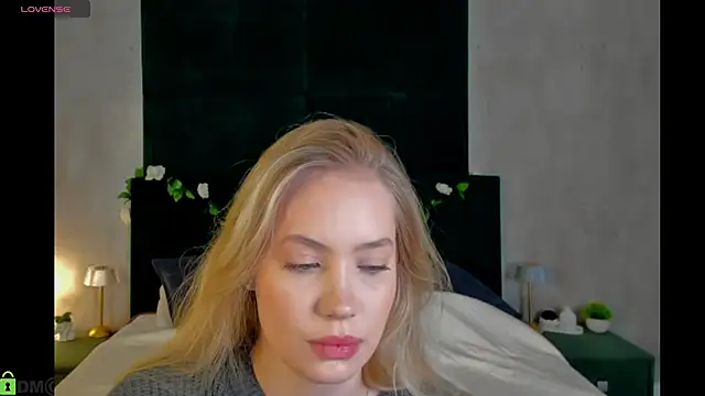 Snapshot of Melanie_Ryer chatting on December 2025 01:02:02 AM Melanie Ryer online show from December 2025 01:02:02 AM