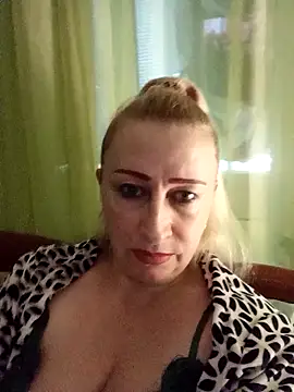 Snapshot of Esenia505 chatting on November 2025 11:20:02 AM Esenia505 online show from November 2025 11:20:02 AM