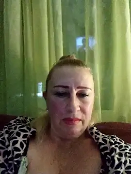 Snapshot of Esenia505 chatting on November 2025 11:42:01 AM Esenia505 online show from November 2025 11:42:01 AM