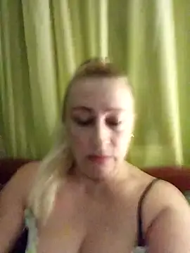 Snapshot of Esenia505 chatting on November 2025 03:12:02 AM Esenia505 online show from November 2025 03:12:02 AM