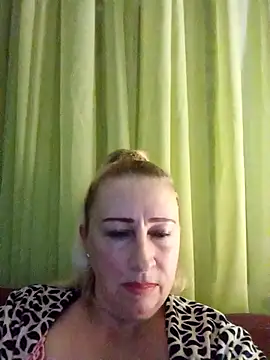 Snapshot of Esenia505 chatting on November 2025 03:17:02 PM Esenia505 online show from November 2025 03:17:02 PM