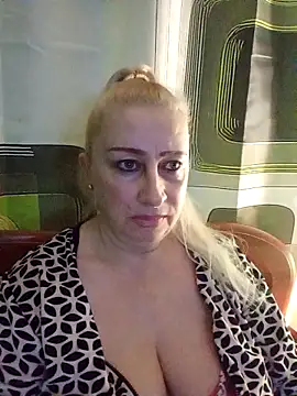 Snapshot of Esenia505 chatting on November 2025 02:59:01 AM Esenia505 online show from November 2025 02:59:01 AM