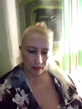 Snapshot of Esenia505 chatting on December 2025 04:17:02 AM Esenia505 online show from December 2025 04:17:02 AM