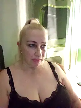 Snapshot of Esenia505 chatting on December 2025 04:45:01 PM Esenia505 online show from December 2025 04:45:01 PM