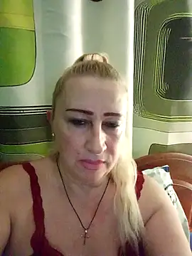 Snapshot of Esenia505 chatting on December 2025 04:02:01 PM Esenia505 online show from December 2025 04:02:01 PM