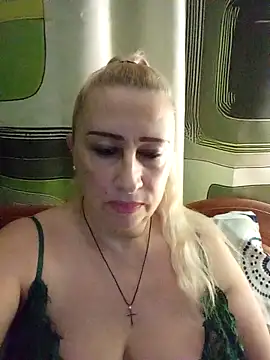 Snapshot of Esenia505 chatting on December 2025 04:07:02 AM Esenia505 online show from December 2025 04:07:02 AM