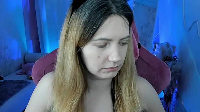 Snapshot of AleksaLaurent chatting on November 2025 08:49:02 AM AleksaLaurent online show from November 2025 08:49:02 AM