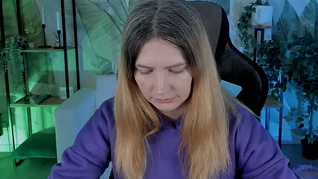 Snapshot of AleksaLaurent chatting on December 2025 09:38:01 AM AleksaLaurent online show from December 2025 09:38:01 AM