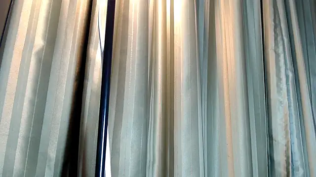 Snapshot of LIYXS chatting on December 2025 02:27:01 AM LIYXS online show from December 2025 02:27:01 AM