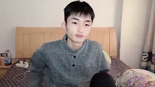 Snapshot of N228 chatting on November 2025 08:18:01 AM N228 online show from November 2025 08:18:01 AM