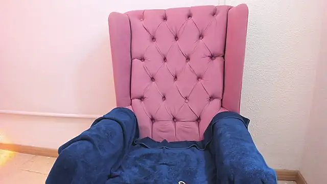 Snapshot of Julietta01 chatting on November 2025 04:32:02 AM Julietta01 online show from November 2025 04:32:02 AM