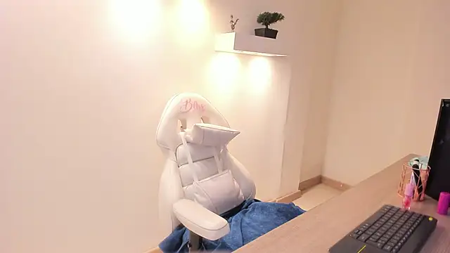 Snapshot of Julietta01 chatting on December 2025 03:28:02 PM Julietta01 online show from December 2025 03:28:02 PM