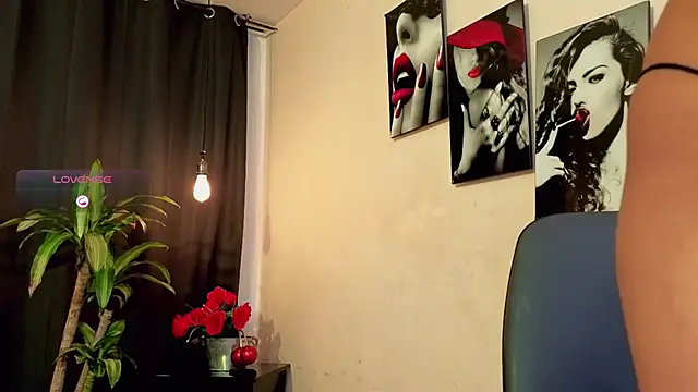 Snapshot of Flor_Gil chatting on November 2025 03:28:01 AM Flor Gil online show from November 2025 03:28:01 AM