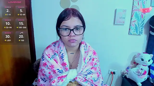 Snapshot of Emma_boo chatting on November 2025 02:49:02 PM Emma boo online show from November 2025 02:49:02 PM